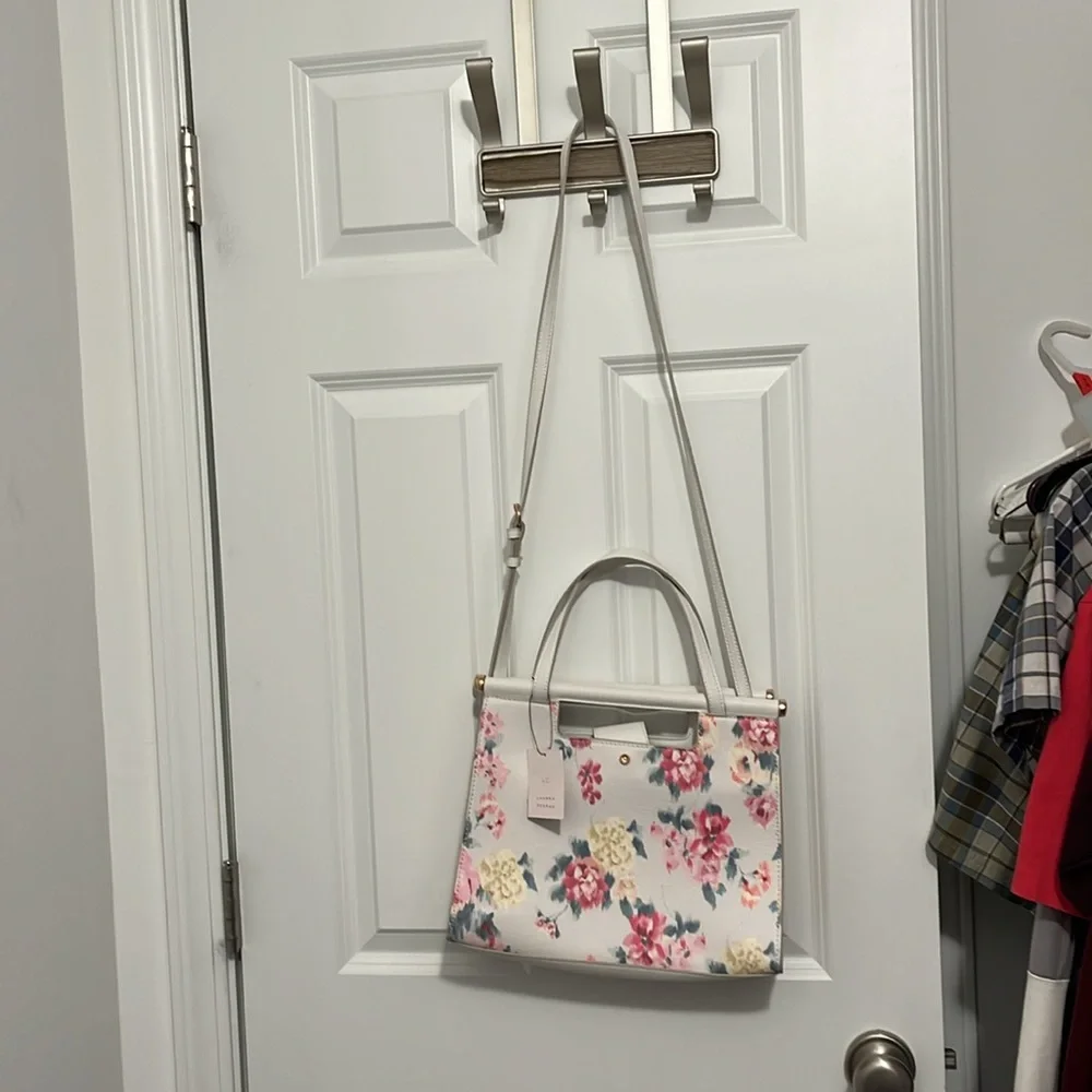 NWT LC Lauren Conrad cross body floral pattern purse + rose gold metal accents - Picture 2 of 4